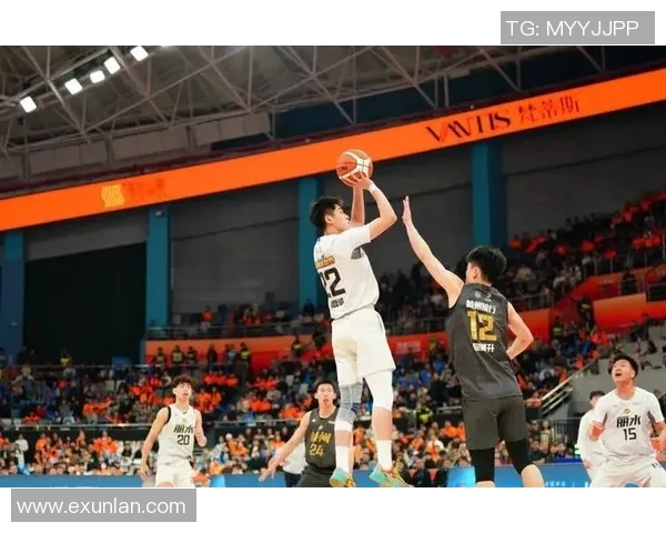 胡金秋：从青涩新星到篮球赛场的璀璨明星之路