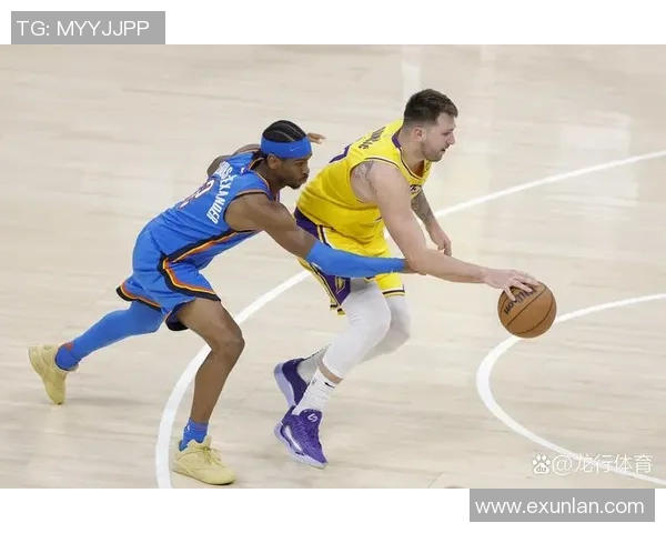 骑士队在对阵勇士队的比赛中半场落后能否逆转胜局引人关注