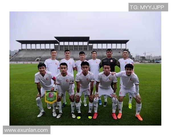 上港与申鑫2017年精彩对决回顾及赛季表现分析